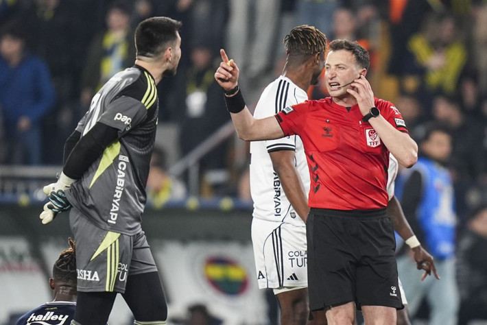 Galatasaray-Fenerbahçe derbisine atanan Yasin Kol için büyük tepki: Bu durumdan hiç mi utanç duymuyorsunuz? - Resim: 6