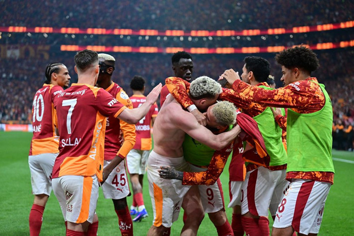 Galatasaray'a para yağıyor! Şampiyonlar Ligi, Süper Lig, yayın hakları, sponsorluklar, mağazacılık... - Resim: 1
