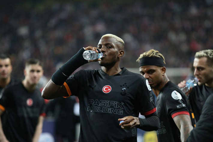 Dursun Özbek ve Okan Buruk'a çağrı: Bu üç futbolcuyu gönderin iki oyuncunun ise opsiyonunu kullanmayın - Resim: 2