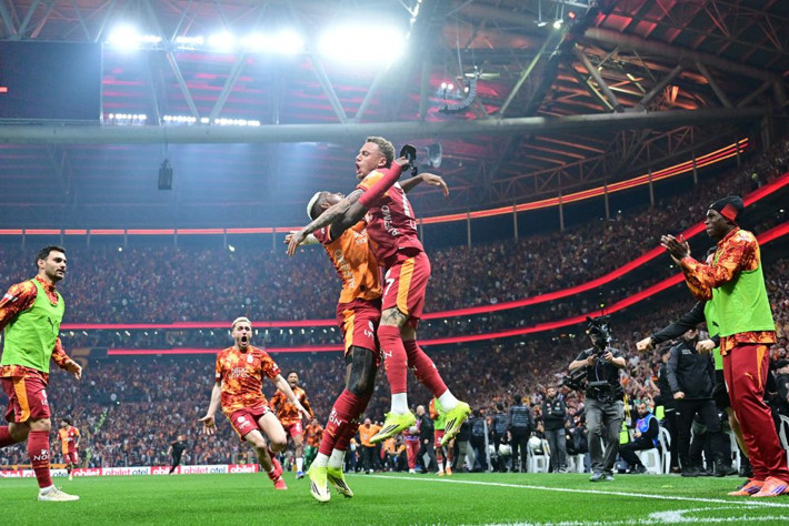 Süper Lig şampiyonluğu, UEFA gelirleri, ayak bastı parası derken Galatasaray servet kazandı - Resim: 6