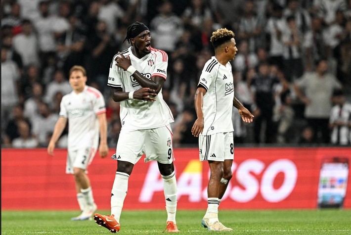 Beşiktaş tribünlerinden protesto ve Sergen Yalçın sesleri - Resim: 3