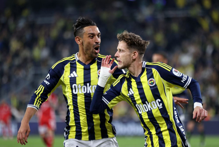 Cenk Tosun hakkında sıra dışı sözler: Ben olsam çoktan futbolu bırakmıştım - Resim: 4