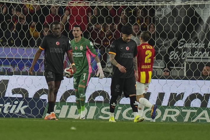 3-1'in ardından Okan Buruk hakkında istifa çağrısı: Osimhen seneye kalacaksa sen git hocam - Resim: 5