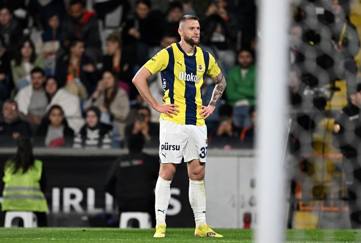 Ali Koç ile Hakan Safi arasında Mourinho kavgası çıktı: 4-2 kaybetmişiz sen hala kalsın diyorsun - Resim: 4