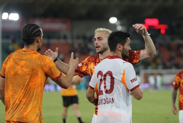 Dursun Özbek'le Okan Buruk arasında kriz: Hocam keşke satsaydık, adam yerden kalkmıyor - Resim: 10