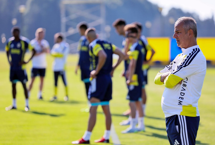 Fenerbahçe'de ayrılık depremi! İsmail Kartal 8 oyuncuyu kadroda düşünmüyor - Resim: 1