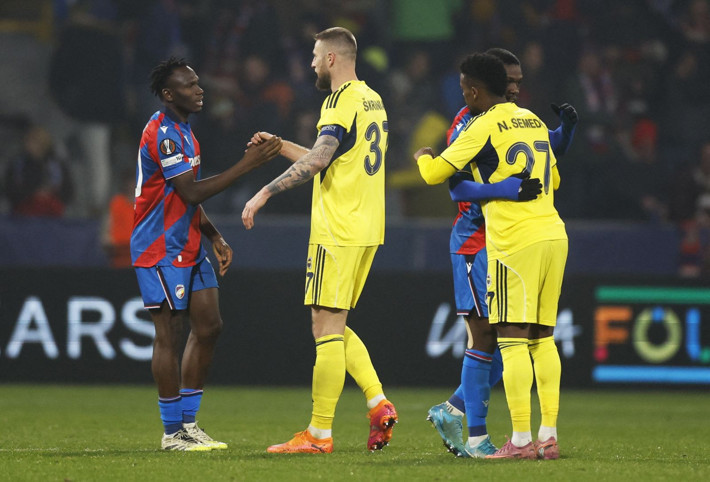 Hakemin skandal kararına ilginç yorum: Ajax taraftarı olabilir - Resim: 5