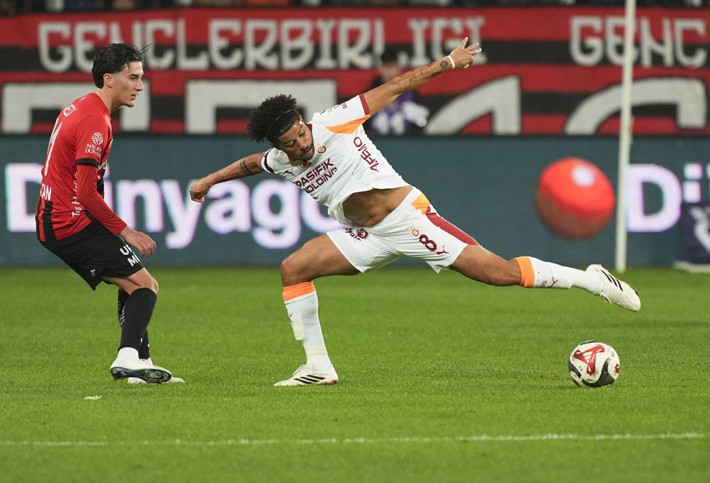 Leroy Sane attı Yunus Akgün ofsaytta diye gol sayılmadı! Trio 14 pozisyonu tek tek açıkladı - Resim: 11