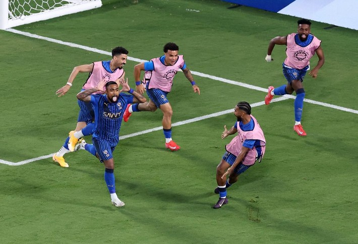 Devin Özek'ten Alex de Souza-Jay Jay Okocha karışımı top class transfer! 145 milyon euroluk imza - Resim: 10