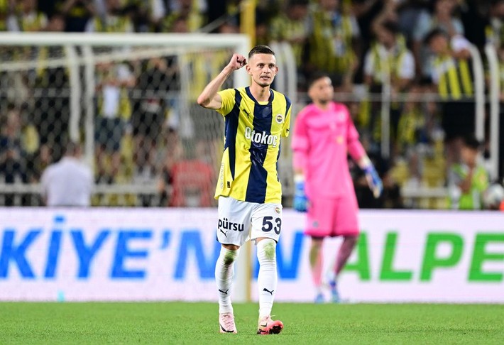 Ali Koç'la Devin Özek arasında ilk tartışma: Transferi herkes yapar şu 30 M.€'luk krizi çöz de görelim - Resim: 3