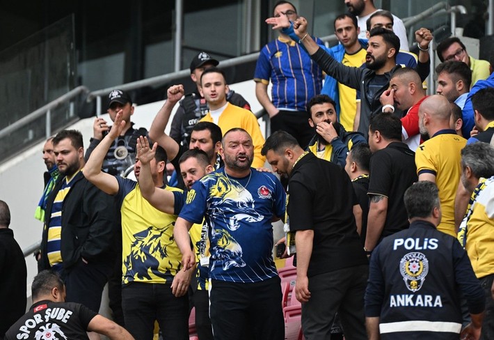 Ankaragücü tarihine geçen olay! Taraftar yıkıldı - Resim: 3