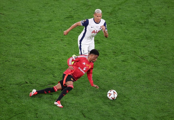 Ali Koç Stefan Kuntz'a yarım saatte hat-trick yapan golcüyle görüşmelere başladı! Son karar Mourinho'nun - Resim: 3