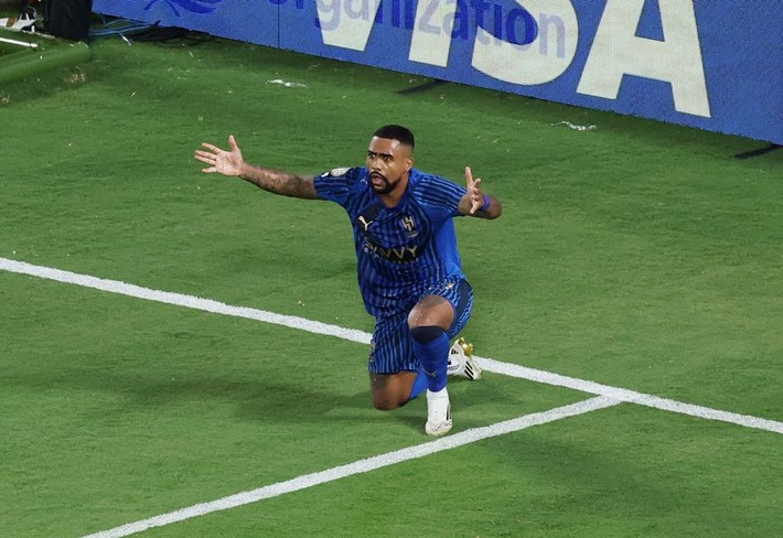 Devin Özek'ten Alex de Souza-Jay Jay Okocha karışımı top class transfer! 145 milyon euroluk imza - Resim: 12