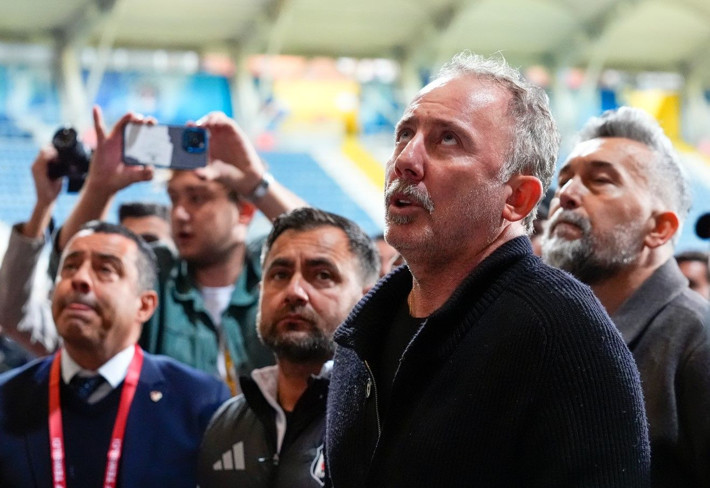 Olay tezahürat sonrası Orkun Kökçü taraftarın yanına gitti - Resim: 6
