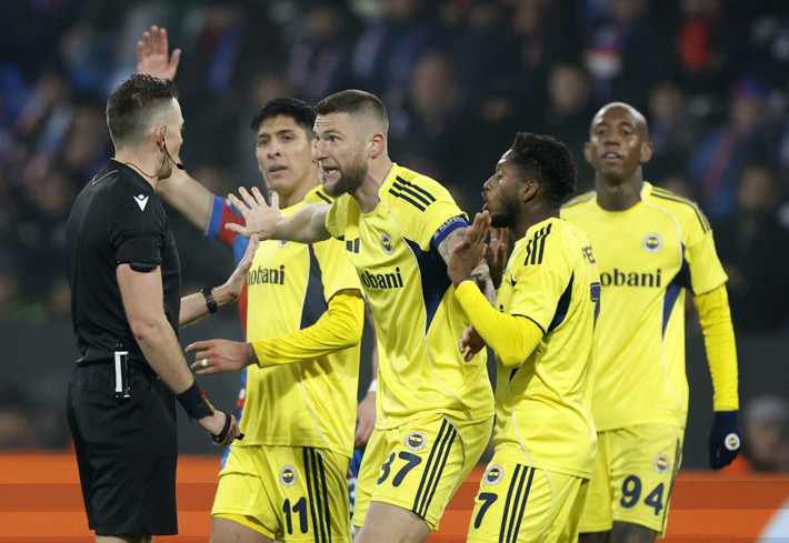 Hakemin skandal kararına ilginç yorum: Ajax taraftarı olabilir - Resim: 3