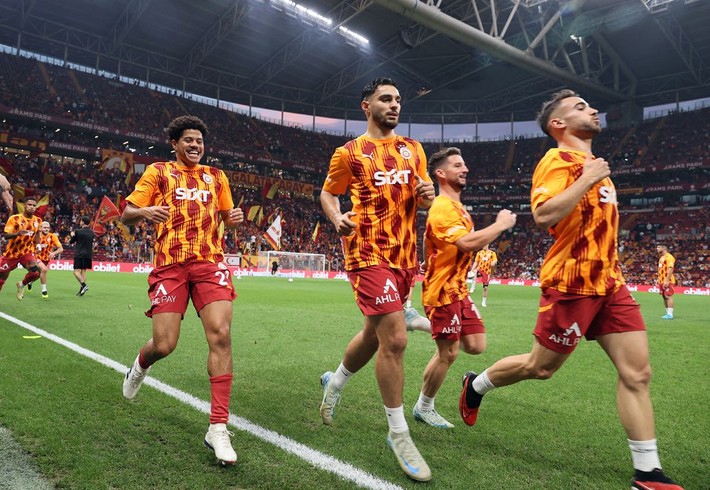 Dursun Özbek Dzeko ve Visca'nın uykularını kaçıran orta saha için görüşmelere başladı! 18 maçta 9 gol 3 asist - Resim: 8