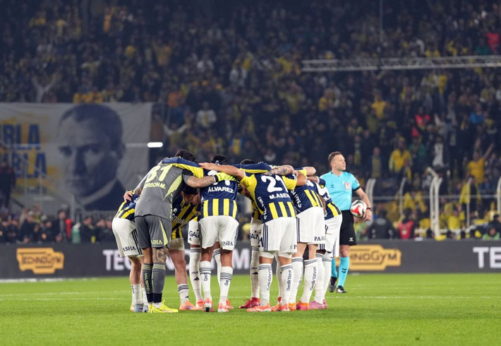Tedesco çok geç kaldı Fenerbahçe'de üç yıldız tepki topladı: Yapıyı mapıyı unutun futbol oynamaya bakın! - Resim: 7