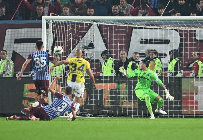 Livakovic, İrfan Can Eğribayat, Ertuğrul Çetin üçüne de güle güle! Yeni kaleci Süper Lig'den bulundu - Resim: 2