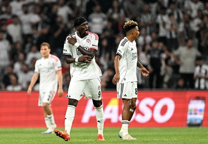 4-2'nin ardından 5 milyon euroluk yıldızı sildi: Sen Beşiktaş'ın topçusu değilsin - Resim: 7