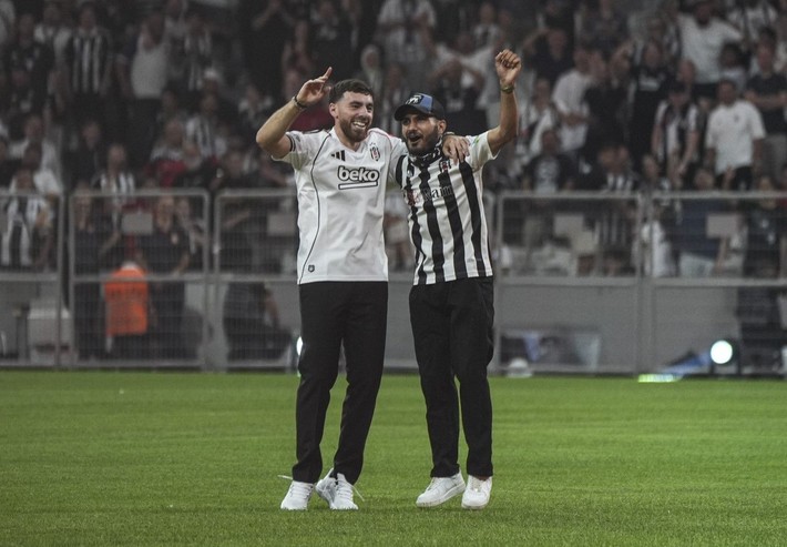 Orkun Kökçü'nün imza törenine damga vuran olay - Resim: 6
