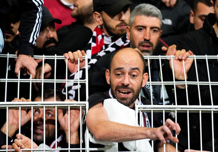 Olay tezahürat sonrası Orkun Kökçü taraftarın yanına gitti - Resim: 8