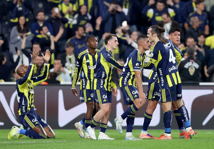 Tedesco üç futbolcuyu oynatınca kıyamet koptu: Bunların hiçbiri hazır değil hocam - Resim: 3