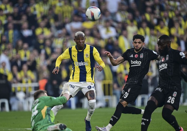 Jose Mourinho En Nesyri'nin isyanını görünce şaşırdı: Ben Talisca ile oynamak istemiyorum - Resim: 2