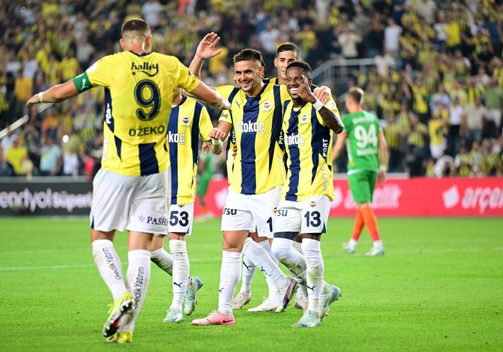 Ali Koç Wesley Sneijder'in veliahtını transfer etti: Szymanski gider gitmez imzaları atıyoruz - Resim: 2