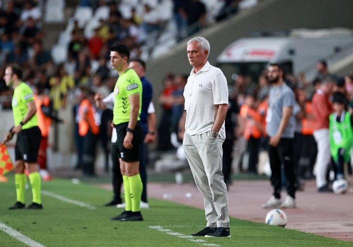 4-2'den sonra iki futbolcunun fişini çekti: Siz Fenerbahçe'nin topçusu değilsiniz! - Resim: 10