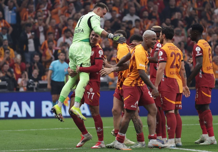Galatasaray'ın yıldızı gemileri yaktı: Kendimi önemli hissetmiyorum - Resim: 1