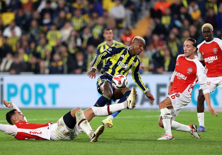 Tedesco üç futbolcuyu oynatınca kıyamet koptu: Bunların hiçbiri hazır değil hocam - Resim: 6