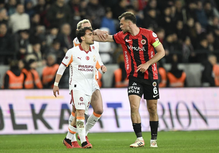 Leroy Sane attı Yunus Akgün ofsaytta diye gol sayılmadı! Trio 14 pozisyonu tek tek açıkladı - Resim: 6