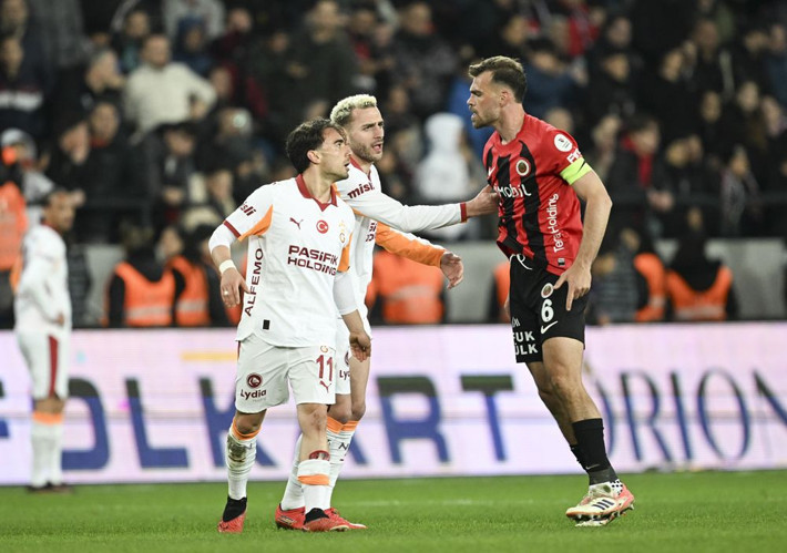 Leroy Sane attı Yunus Akgün ofsaytta diye gol sayılmadı! Trio 14 pozisyonu tek tek açıkladı - Resim: 5