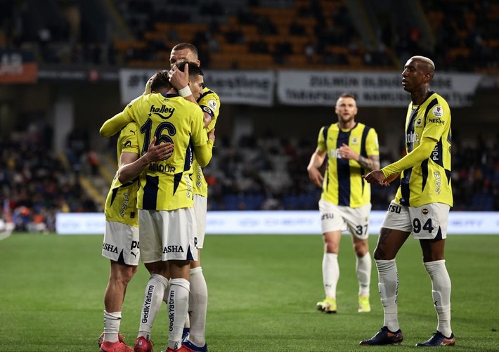 Ali Koç kavganın tam ortasında kaldı! Sergen Yalçın ve Montella için birbirlerine girdiler - Resim: 10