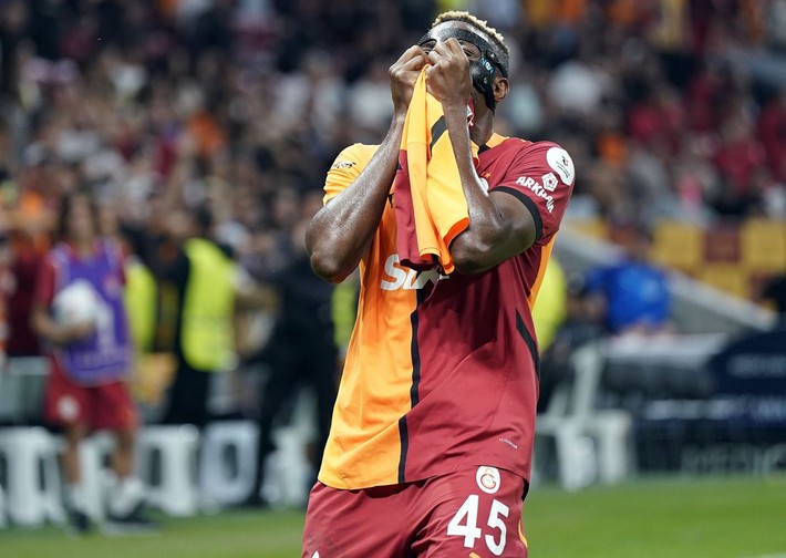 Osimhen Hakan Çalhanoğlu'nun Galatasaray'a transfer olmasını engelledi: Ben daha kararımı vermedim - Resim: 9