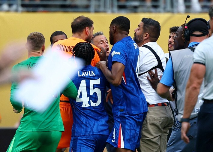 Chelsea-PSG maçı sonrası kavga çıktı! Trump o anları böyle izledi - Resim: 5