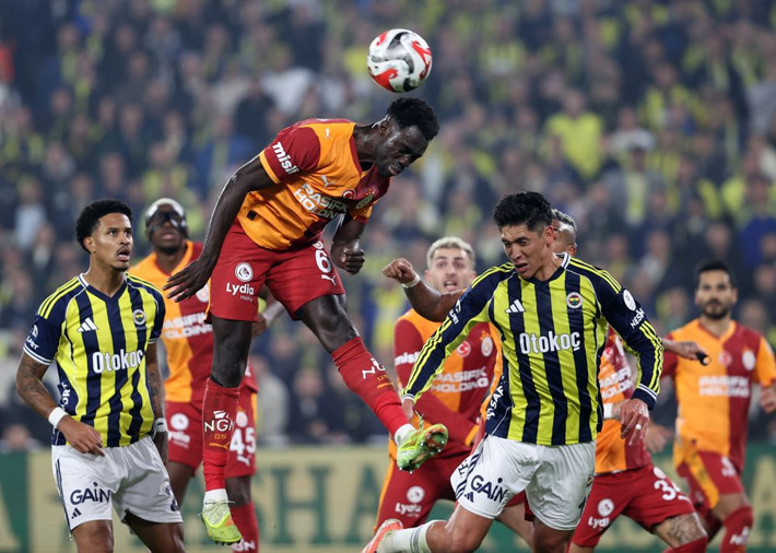 Tedesco çok geç kaldı Fenerbahçe'de üç yıldız tepki topladı: Yapıyı mapıyı unutun futbol oynamaya bakın! - Resim: 3