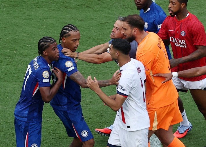 Chelsea-PSG maçı sonrası kavga çıktı! Trump o anları böyle izledi - Resim: 1