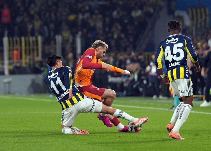 Tedesco çok geç kaldı Fenerbahçe'de üç yıldız tepki topladı: Yapıyı mapıyı unutun futbol oynamaya bakın! - Resim: 6