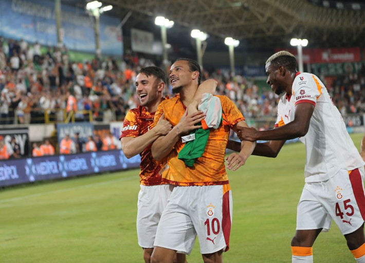 1-0'ın ardından Galatasaray'ın iki yıldızını topa tuttular: 650 bin euroluk adam sizi perişan etti - Resim: 11