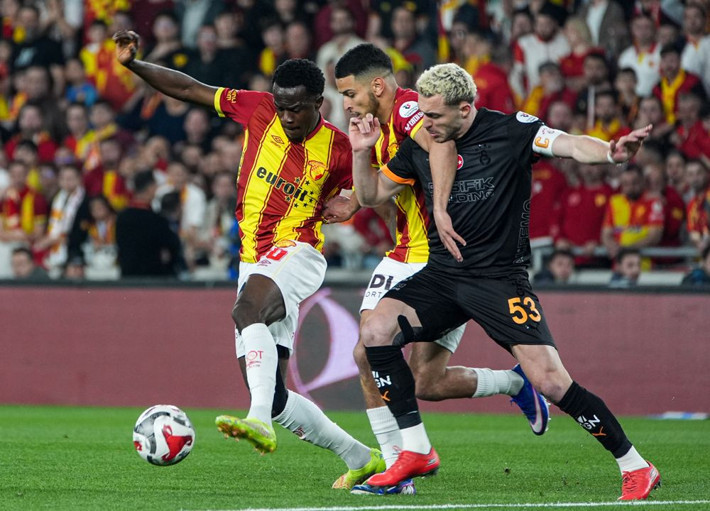 3-1'in ardından Okan Buruk hakkında istifa çağrısı: Osimhen seneye kalacaksa sen git hocam - Resim: 3