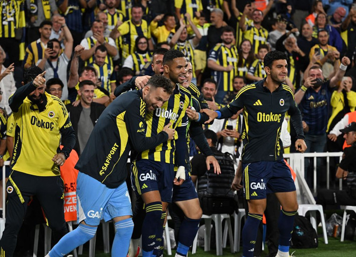 2-2'nin ardından Tedesco'ya ilk eleştiri: Mourinho yedek bırakıyordu sen neden bırakıyorsun? - Resim: 10