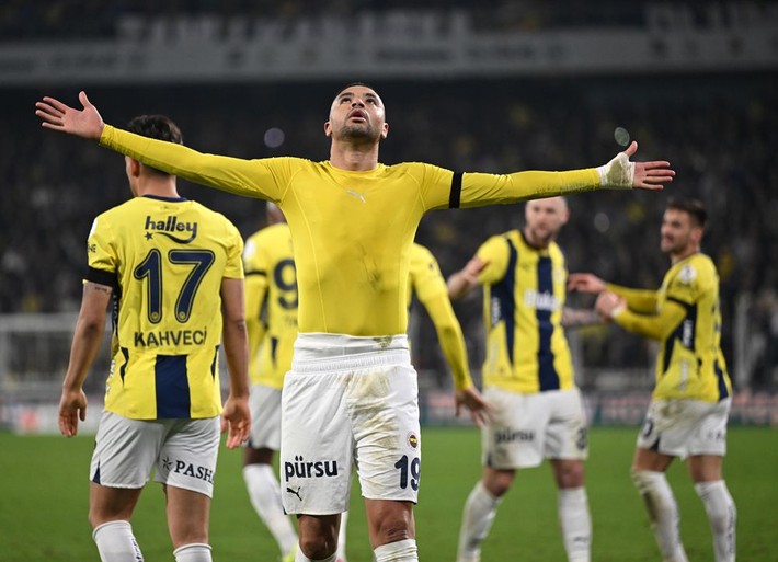 Ali Koç bir değil iki Galatasaraylı yıldızla masaya oturdu! Dursun Özbek'in şampiyonluk sevinci kursağında kalacak - Resim: 4
