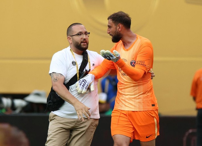 Dursun Özbek 65 milyon euroluk kaleciyle görüşmelere başladı! Ederson, Stegen, Petkovic hiçbiri değilmiş - Resim: 5
