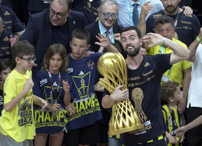 Hande Yener ve Ece Seçkin'den Fenerbahçe taraftarına sürpriz - Resim: 2