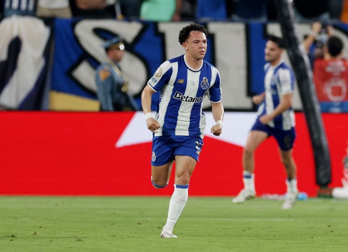 Devin Özek'ten Alex de Souza-Jay Jay Okocha karışımı top class transfer! 145 milyon euroluk imza - Resim: 8