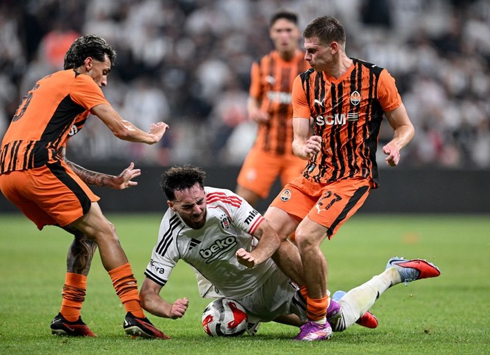 4-2'nin ardından 5 milyon euroluk yıldızı sildi: Sen Beşiktaş'ın topçusu değilsin - Resim: 5