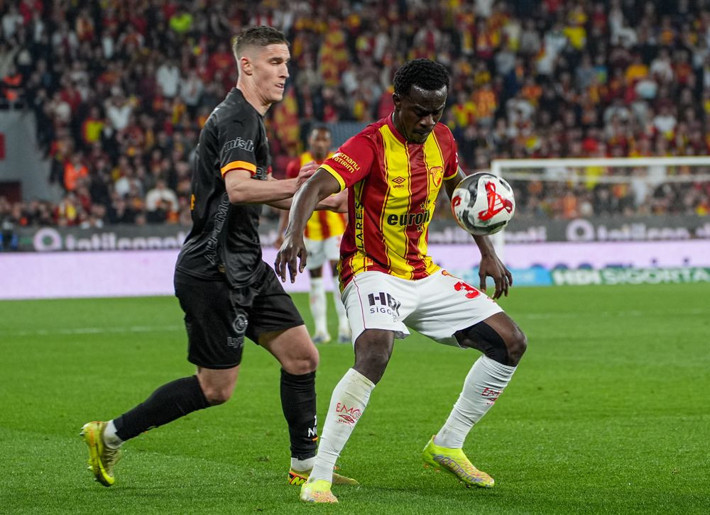 3-1'in ardından Okan Buruk hakkında istifa çağrısı: Osimhen seneye kalacaksa sen git hocam - Resim: 8