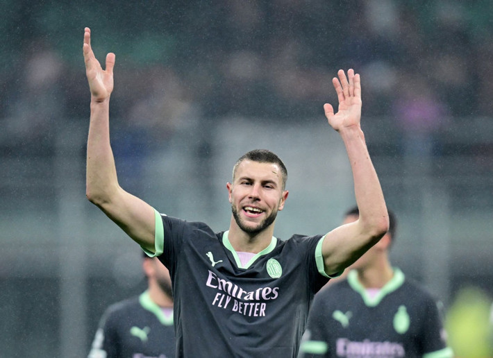 Dursun Özbek Abdülkerim Bardakcı dönemini kapatıyor! Forvetleri sırtında gezdirecek stoper geliyor - Resim: 3