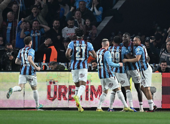 Ozan Tufan Torreira ve Lemina'yı tek başına bitirdi: Artık Trabzonspor şampiyonluk hayalleri kurabilir - Resim: 6